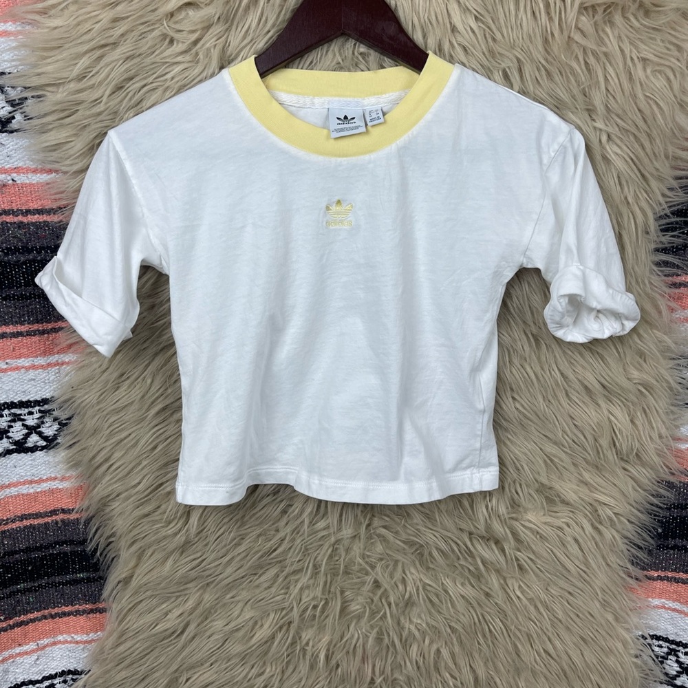 Adidas • Cropped Baby Tee Flower Logo • XS